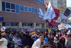 Νότια Κορέα: Καθαιρέθηκε οριστικά ο πρόεδρος Γιουν - Η στιγμή που ξεσπούν σε πανηγυρισμούς