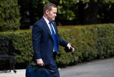 Signal Gate: Ο Λευκός Οίκος ρίχνει την ευθύνη στην Τεχνητή Νοημοσύνη για το λάθος του Γουόλτς