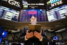 Οι αντιφατικές δηλώσεις για τους δασμούς από το επιτελείο Τραμπ ανεβοκατεβάζουν τη Wall Street