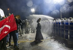 Ελίφ Σαφάκ: «Η νέα γενιά στην Τουρκία θέλει να ζήσει με αξιοπρέπεια, ελευθερία και δημοκρατία» 