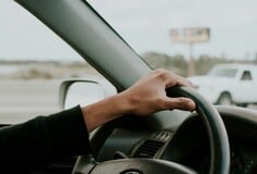 Τέλη κυκλοφορίας με τον μήνα: Πώς οι οδηγοί θα πάρουν πίσω τις πινακίδες πριν το Πάσχα, τι θα πληρώσουν