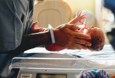 Αυστραλία: Γέννησε το παιδί μιας άλλης γυναίκας από λάθος της κλινικής γονιμότητας