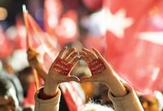 Συλλήψεις ερευνητικών δημοσιογράφων στην Τουρκία για «απειλές και εκβιασμό»
