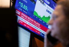Κλείσιμο με εντυπωσιακή άνοδο στην Wall Street μετά το «πάγωμα» των δασμών