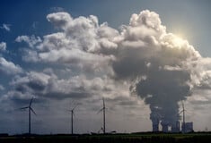 Πώς οι δασμοί Τραμπ επηρεάζουν την πράσινη ενέργεια και τους παγκόσμιους κλιματικούς στόχους