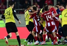 Ολυμπιακός - ΑΕΚ: Η στιγμή των σοβαρών επεισοδίων μετά τον αγώνα
