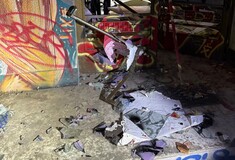 Εξάρχεια: Φωτογραφίες μέσα από το υπό κατάληψη κτίριο που εκκένωσε η ΕΛΑΣ 