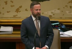 Τέξας: Ρεπουμπλικανός πολιτικός ζητά την κατάργηση ΛΟΑΤΚΙ+ πολιτικών χωρίς να ξέρει τι είναι τα ίντερσεξ άτομα 