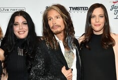 Aerosmith: «Παίζαμε στα παρασκήνια χωρίς να γνωρίζουμε ότι είμαστε αδελφές», θυμούνται οι κόρες του Στίβεν Τάιλερ