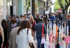 Ωράριο καταστημάτων Πάσχα 2025: Τι ώρα κλείνουν Μεγάλη Παρασκευή και Μεγάλο Σάββατο