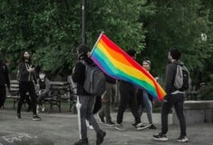 Η κυβέρνηση Τραμπ μηνύει πολιτεία για τη συμμετοχή τρανς μαθητριών σε γυναικεία αθλήματα