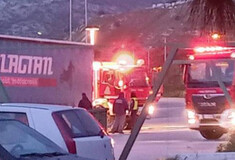 Καβάλα: Σοβαρό τροχαίο μετά από σύγκρουση ΙΧ με νταλίκα - Στη ΜΕΘ ένας 22χρονος