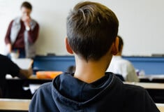 Νέα Φιλαδέλφεια: «Επειδή είμαστε από ξένη χώρα» - Η απάντηση της μητέρας του 12χρονου για τον ξυλοδαρμό