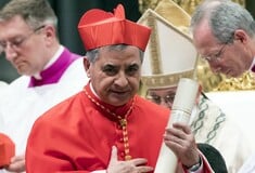 Αναστάτωση στο Βατικανό: Καταδικασμένος και άλλοτε ισχυρός καρδινάλιος απαιτεί να συμμετάσχει στην εκλογή νέου πάπα