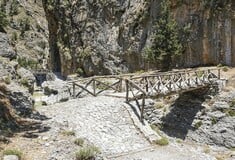Φαράγγι Σαμαριάς: «Ευτυχώς που περνούσαν» λέει ο 28χρονος τουρίστας που έπεσε από ύψος 25 μέτρων