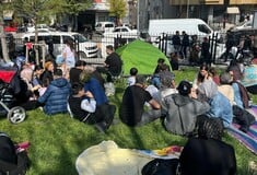 Σεισμός - Τουρκία: Γεμάτα πάρκα και δρόμοι από φοβισμένους πολίτες με σκηνές, στην Κωνσταντινούπολη