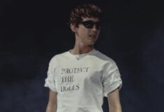 Γιατί το Χόλιγουντ φορά μπλουζάκι «Protect the dolls»