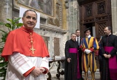 Υποχώρησε ο άλλοτε πανίσχυρος καρδινάλιος: «Υπακούω στη βούληση του Φραγκίσκου»