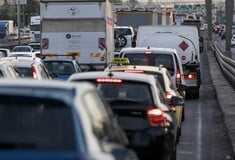 Κίνηση στους δρόμους: Παραμένουν οι ουρές χιλιομέτρων στον Κηφισό μετά το τροχαίο