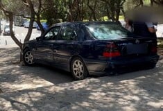 Ατύχημα στη Διονυσίου Αρεοπαγίτου: ΙΧ καβάλησε τον πεζόδρομο και «κατέβηκε» τα σκαλιά