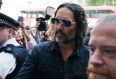 Ράσελ Μπραντ: Ελεύθερος με εγγύηση για τις κατηγορίες σεξουαλικής επίθεσης και βιασμού