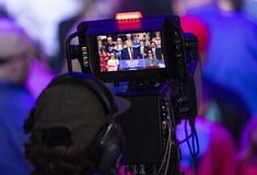 Με διάταγμα ο Τραμπ τερματίζει τη χρηματοδότηση στα δημόσια ΜΜΕ