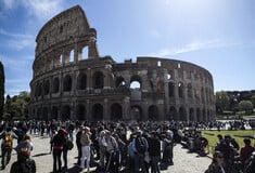 Ρώμη: Αμερικανός τουρίστας καρφώθηκε σε κάγκελο του Κολοσσαίου - Νοσηλέυεται σε σοβαρή κατάσταση