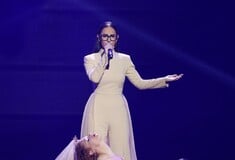 Eurovision: Ολοκληρώθηκε η 1η πρόβα της Klavdia - Η προβλήτα, ο βράχος και το 2ο πρόσωπο στη σκηνή