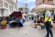 Ηράκλειο: Τμήμα μπαλκονιού κατέρρευσε πάνω σε πάγκο λαϊκής 