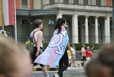ΗΠΑ: Το Ανώτατο Δικαστήριο επιτρέπει στον Τραμπ να απαγορεύσει τα τρανς άτομα στον στρατό «προς το παρόν»