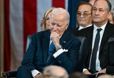 Ο Τραμπ συμπεριφέρεται στον Πούτιν όπως ο Τσάμπερλεϊν στον Χίτλερ, λέει ο Μπάιντεν