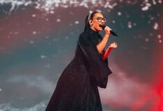 Eurovision 2025: Η στιγμή που η Klavdia τραγουδά την «Αστερομάτα» στην αρένα της Βασιλείας