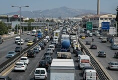 Κίνηση στους δρόμους: «Σημειωτόν» τα οχήματα στον Κηφισό