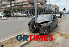 Τροχαίο στη Θεσσαλονίκη: Αυτοκίνητο προσέκρουσε σε κολώνα φωτισμού