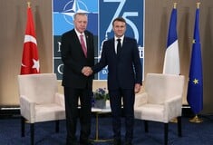 Ερντογάν σε Μακρόν: Η Τουρκία είναι έτοιμη να φιλοξενήσει διαπραγματεύσεις Ρωσίας – Ουκρανίας 