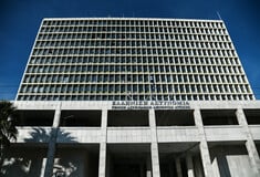 Αστυνομικός αυτοπυροβολήθηκε κατά λάθος με το υπηρεσιακό του όπλο στη ΓΑΔΑ