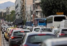 Η κίνηση στους δρόμους: Πού σημειώνονται καθυστερήσεις