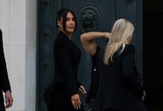 Στο δικαστήριο η Κιμ Καρντάσιαν - «Φώναζε "έχω μωρά, πρέπει να ζήσω"» κατέθεσε η στιλίστριά της