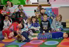 ΟΙΕΛΕ: «Επικίνδυνο trend τα sleepovers σε ιδιωτικά σχολεία, ακόμα και για νήπια»