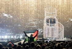 Eurovision 2025: Σήκωσαν σημαία της Παλαιστίνης ενώ τραγουδούσε η εκπρόσωπος του Ισραήλ