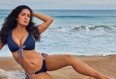 Σάλμα Χάγιεκ: Ποζάρει στο εξώφυλλο στο Sports Illustrated για πρώτη φορά στα 58 της