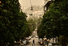 «Βυθισμένη» στην αφρικανική σκόνη η Αθήνα σήμερα