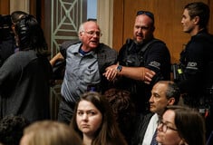 O συνιδρυτής της Ben & Jerry’s συνελήφθη - Φώναζε «το Κογκρέσο σκοτώνει φτωχά παιδιά στη Γάζα» στη Γερουσία
