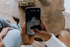 Το TikTok θα στέλνει τους εφήβους για ύπνο μετά τις 10 το βράδυ 