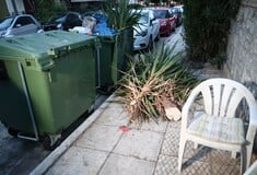 Άλιμος: Δεν έχει επισκεφτεί κανείς το βρέφος που βρέθηκε δίπλα σε κάδο απορριμμάτων