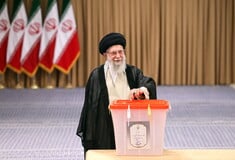 Ο Χαμενεΐ απειλεί τις ΗΠΑ: Φύγετε από τη Μέση Ανατολή