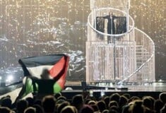 Eurovision 2025: Με σημαίες της Παλαιστίνης στο κοινό το τραγούδι του Ισραήλ