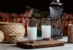 Εκτοξεύτηκε στις εξαγωγές το ούζο – Πρωταθλητής των ελληνικών αποσταγμάτων στις διεθνείς αγορές