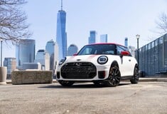 To MINI John Cooper Works στους δρόμους της Νέας Υόρκης