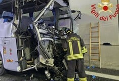 Ιταλία: Σχολικό συγκρούστηκε με φορτηγό - Νεκρή μια δασκάλα